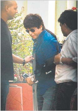 Shah Rukh Khan se recupera despues de su operación 114