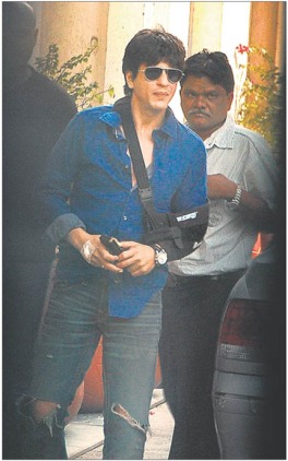 Shah Rukh Khan se recupera despues de su operación 214